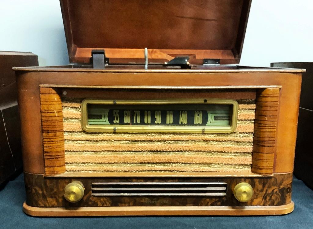 1946 Am Radio Phonograph - Model 55FII, 18"x17"x11½", Phono Working