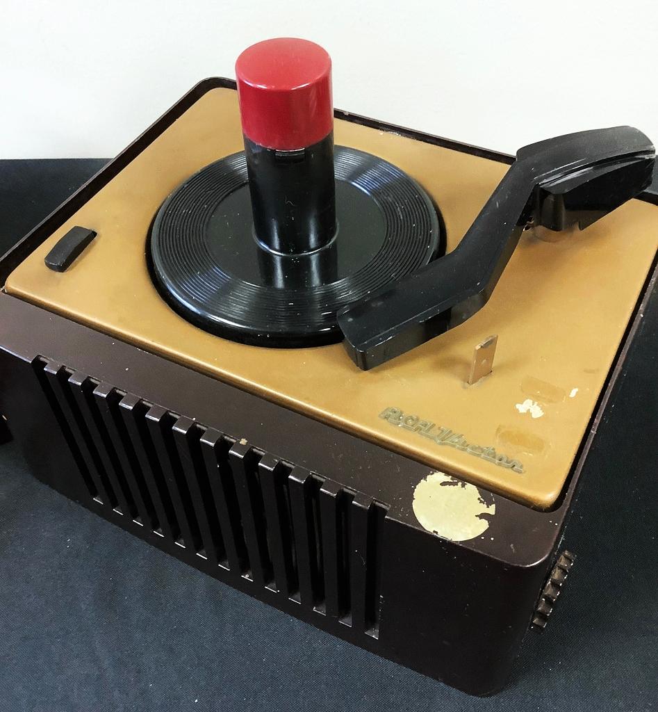 CBS Columbia 1954 Phonograph - Model 105R, 11½"x10"x5½";     RCA Victor Vic