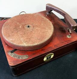 CBS Columbia 1954 Phonograph - Model 105R, 11½"x10"x5½";     RCA Victor Vic