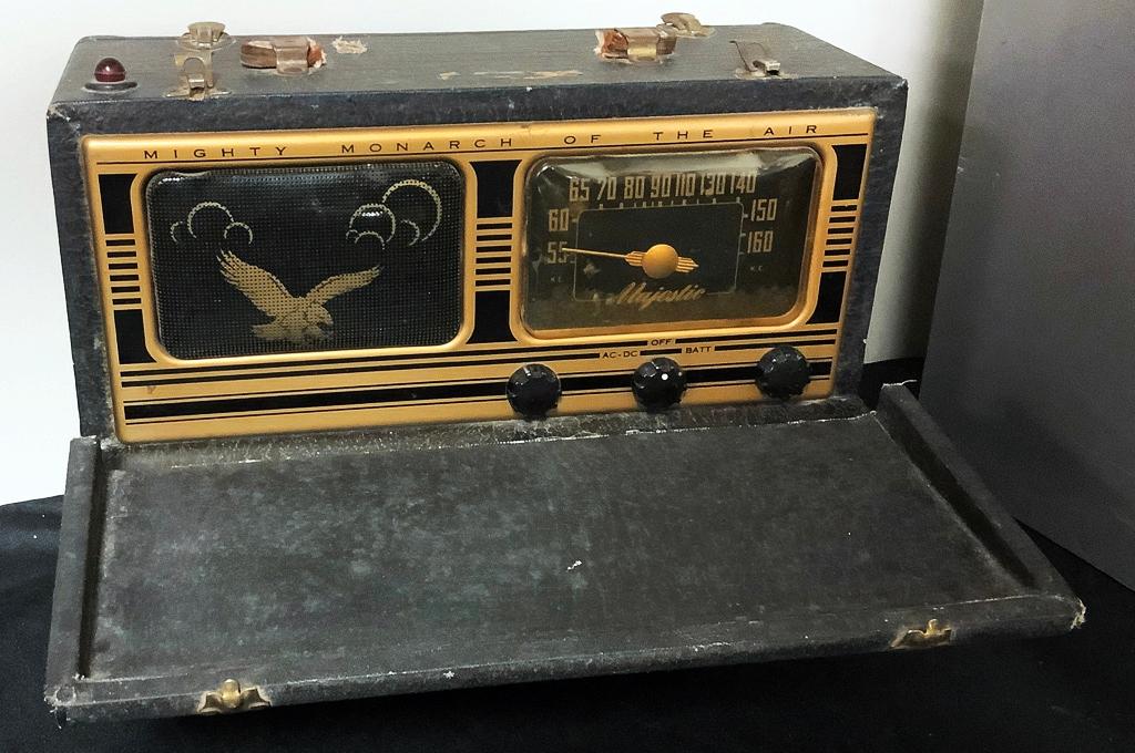 Majestic Mighty Monarch Of The Air 7-tube Portable Radio - 14"x7"x10"