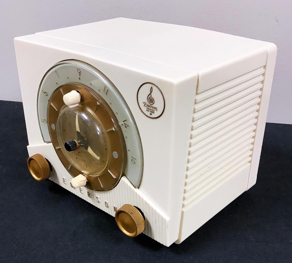 Emerson 1953 Tube Clock Radio - Model 724 Series Dm 7"x6"x6"