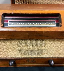 Zenith 1963 Am/Fm Radio - Wood Case, Model K731, 16"x8"x10", Working;     T