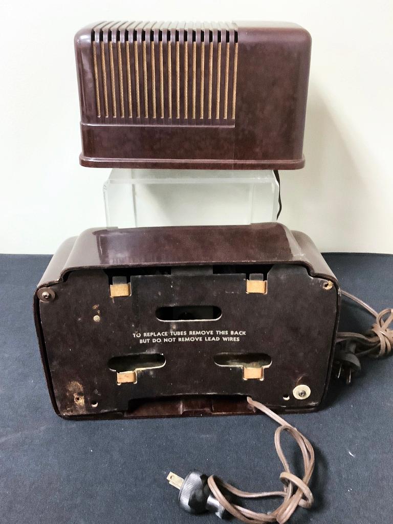 Crosley Radio - Bakelite Case, Model 9-121, 9¼"x5½"x5½";     Silvertone Rad