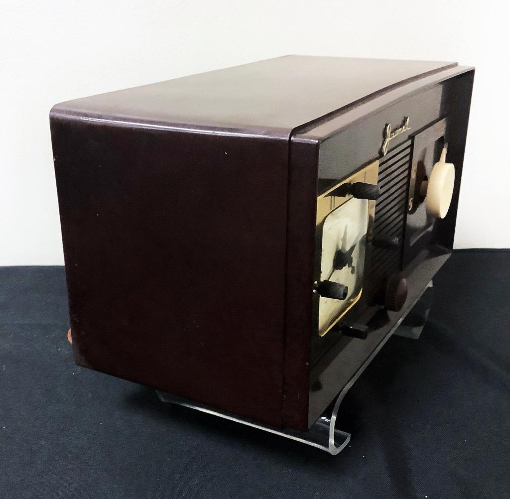 Jewel Clock Radio - Bakelite Case, Clock Is Sessions, 11½"x6"x6¼", Working