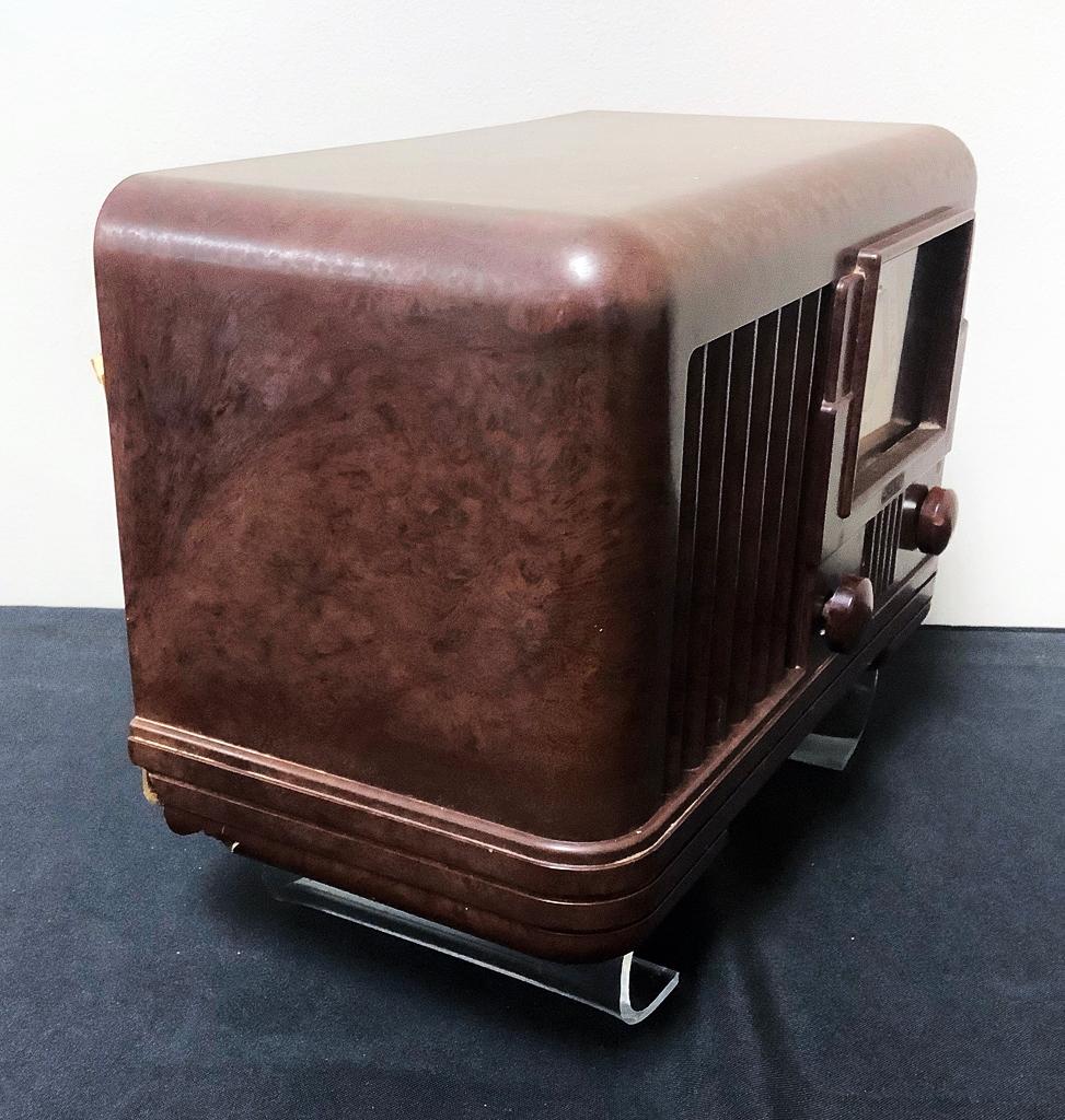 Wards Airline Radio - Bakelite Case, Chip On Back Corners, 13¼"x7"x8"