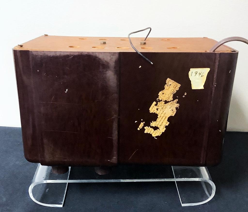Mason Radio - Bakelite Case, 10¾"x7"x6½"