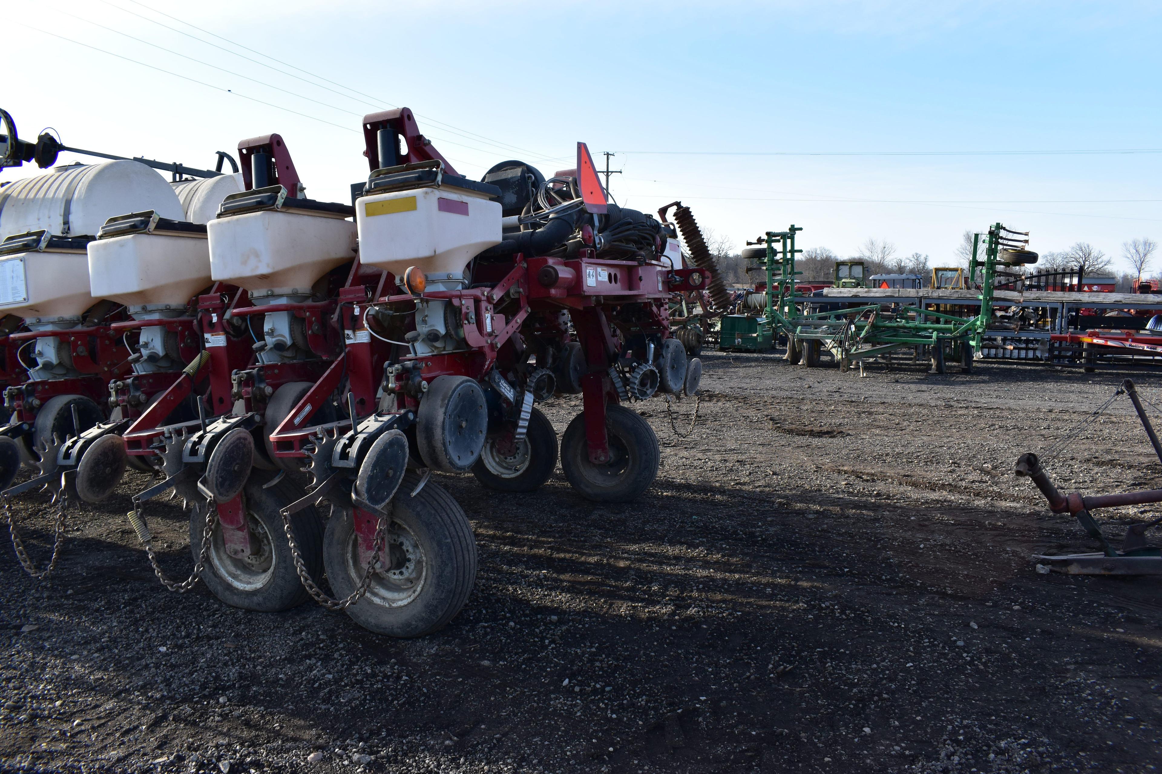 White 8180 16 Row Planter