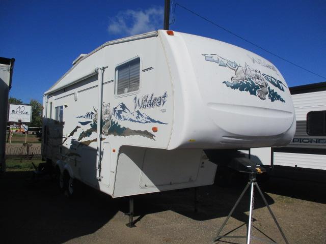2005 Wildcat 5th wheel travel trailer 26 FT w/slide out beautiful condition