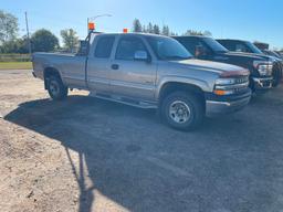 2000 Chevy 2500 extended cab long box, 6.0L gas 4WD
