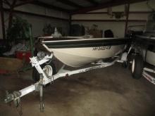 1997 Crestliner 17FT fishing boat w/90 HP Evinrude OB motor on good EZ loader trailer