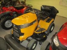 Cub Cadet XT1 riding lawn tractor w/bagger system 42” deck (12 hours)