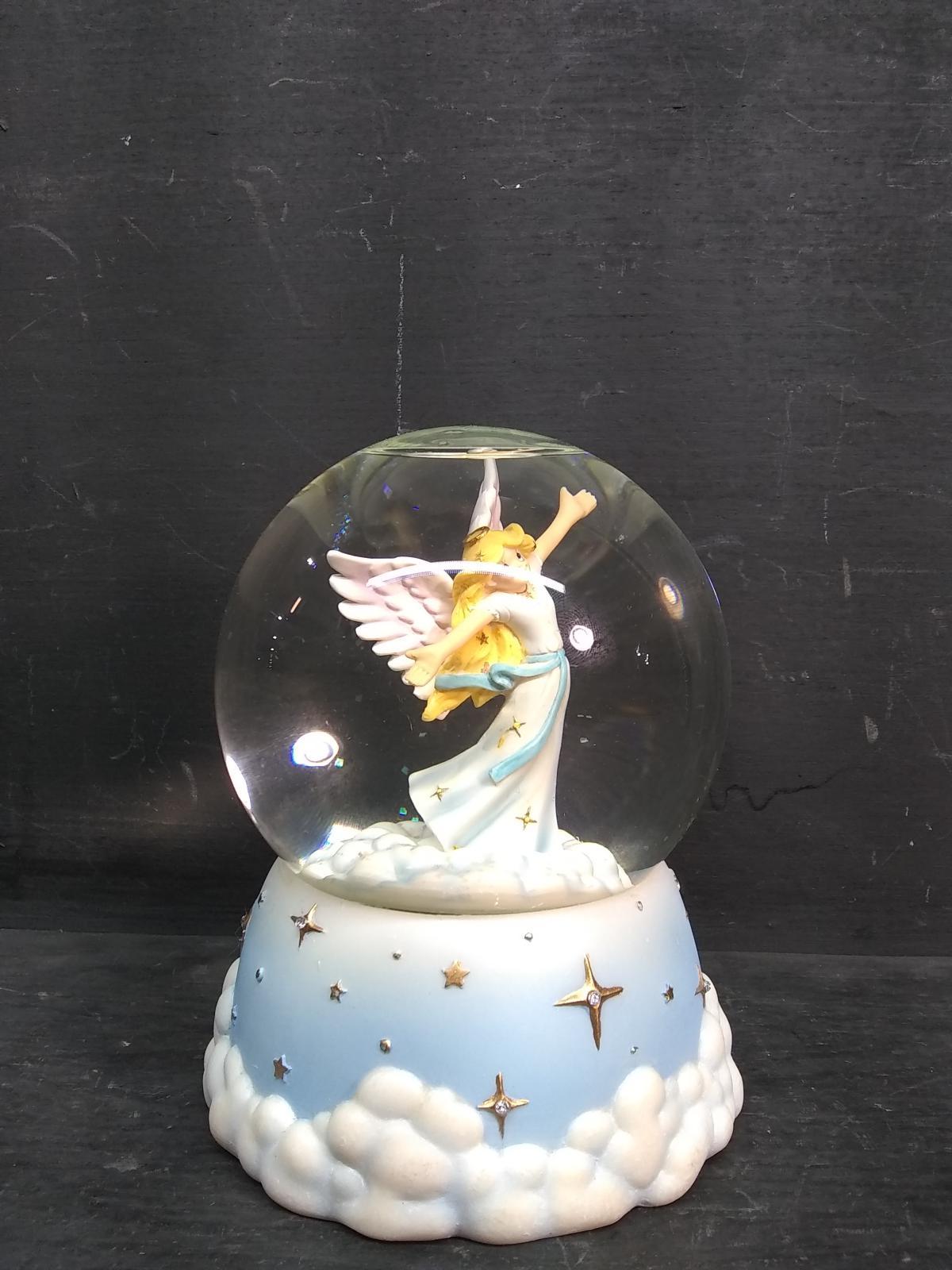 Angel Snowglobe