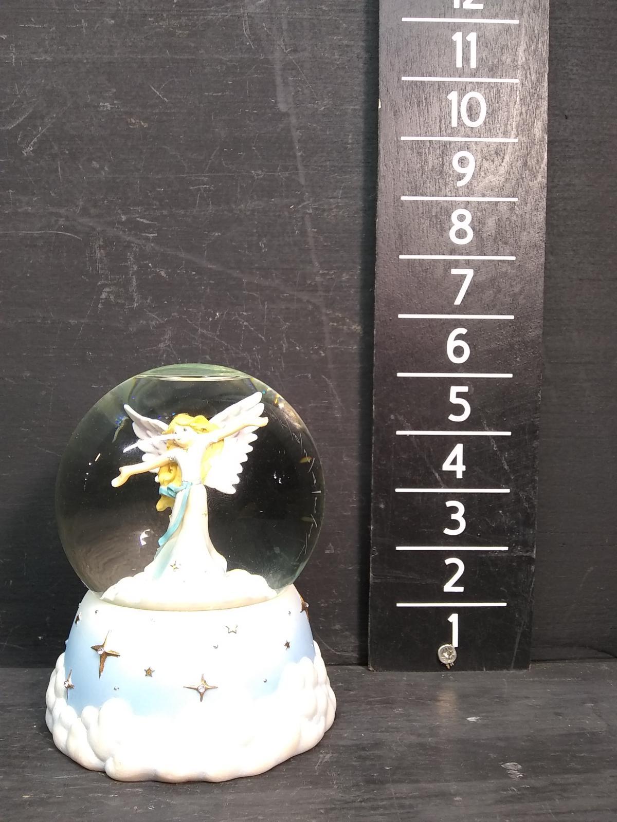 Angel Snowglobe