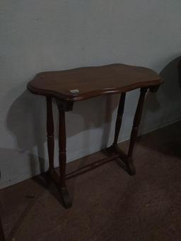 Vintage Mahogany Side Table w/ Stretcher Base