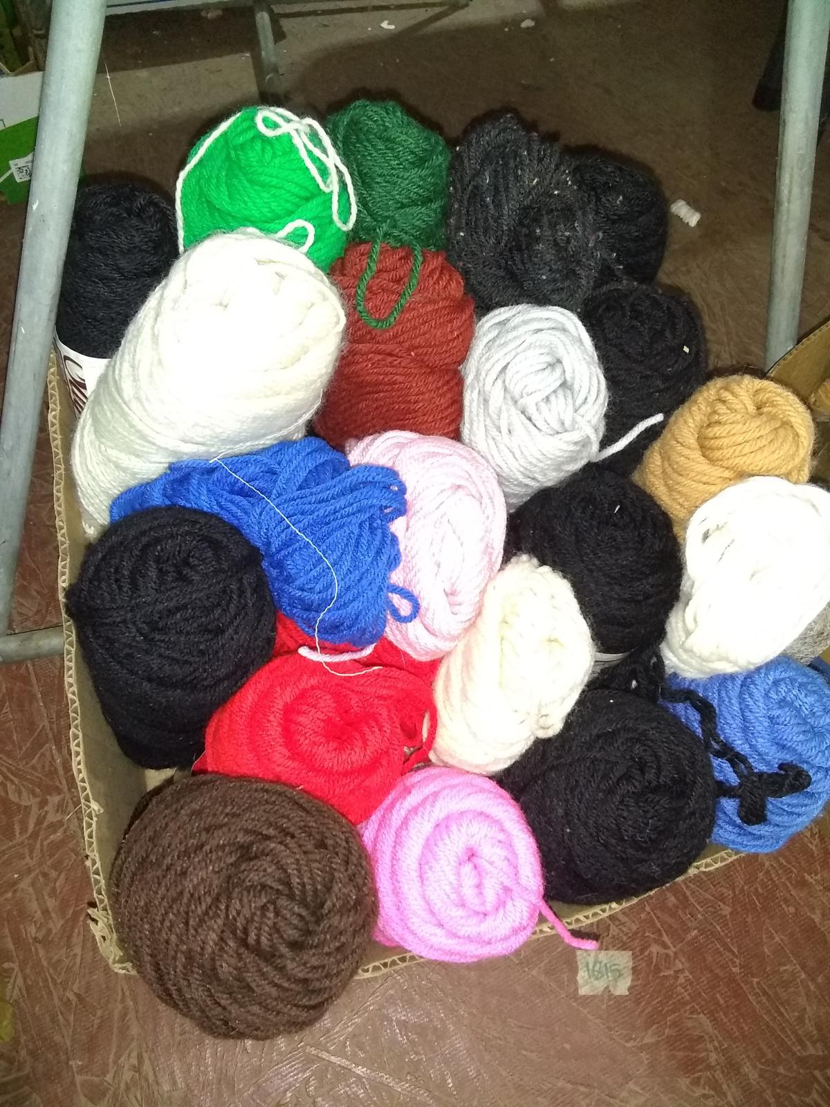 BL- Assorted Color Yarn Skeens