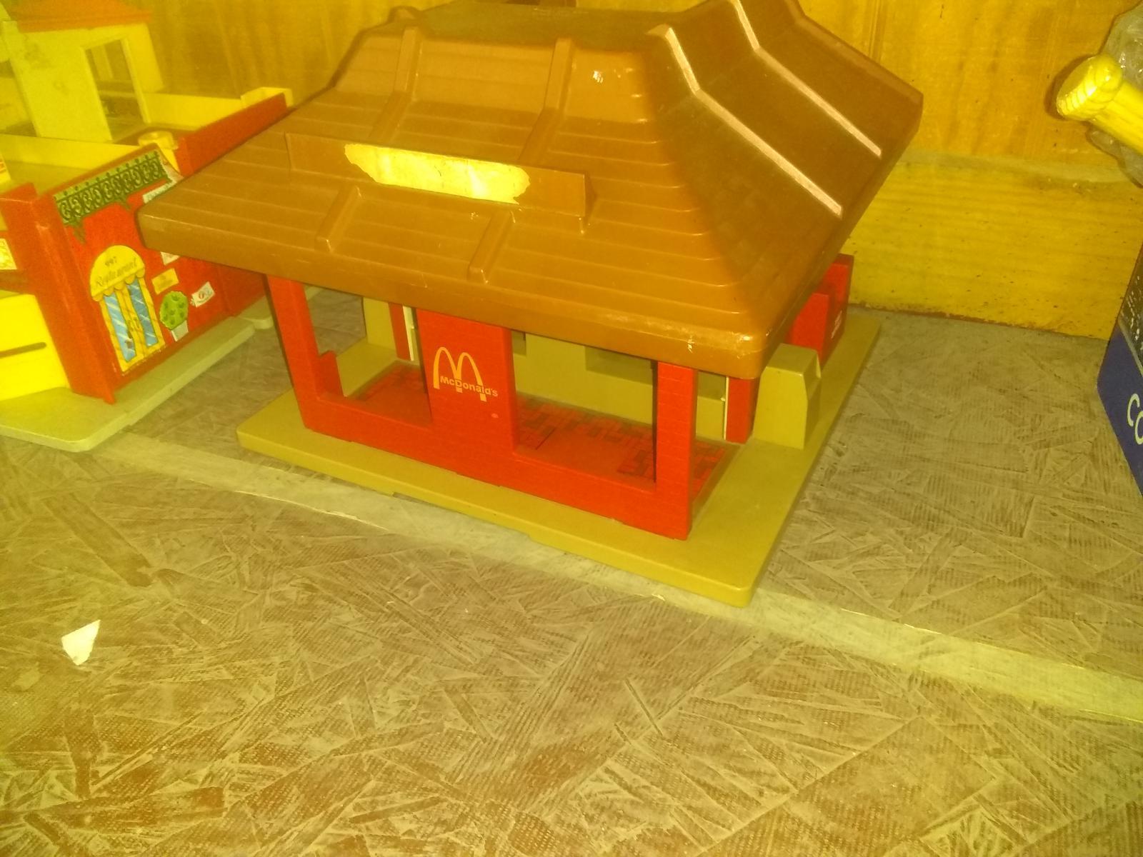 BL- Vintage Fisher Price  McDonalds Play Town  Set