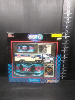 Nascar Richard Petty 1992 Appreciation Tour Collector Car Set