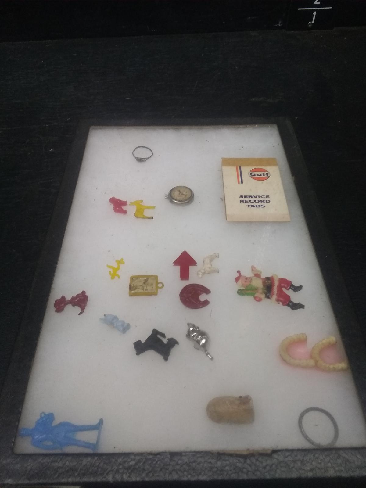 Glass Top Collectors Box-Novelty Toys, Miniature Compass, False Teeth