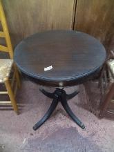 Antique Duncan Phyfe Single Drawer Round Side Table