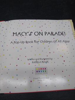 Pop up Childrens Book-Macy's On Parade