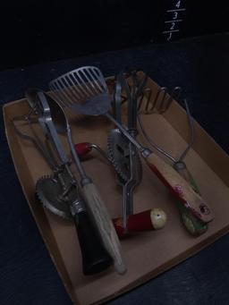 Collection Assorted Red and Green Wooden Handle Kitchen Utensils