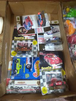 BL-Assorted Nascar and Hotwheels Diecast Cars