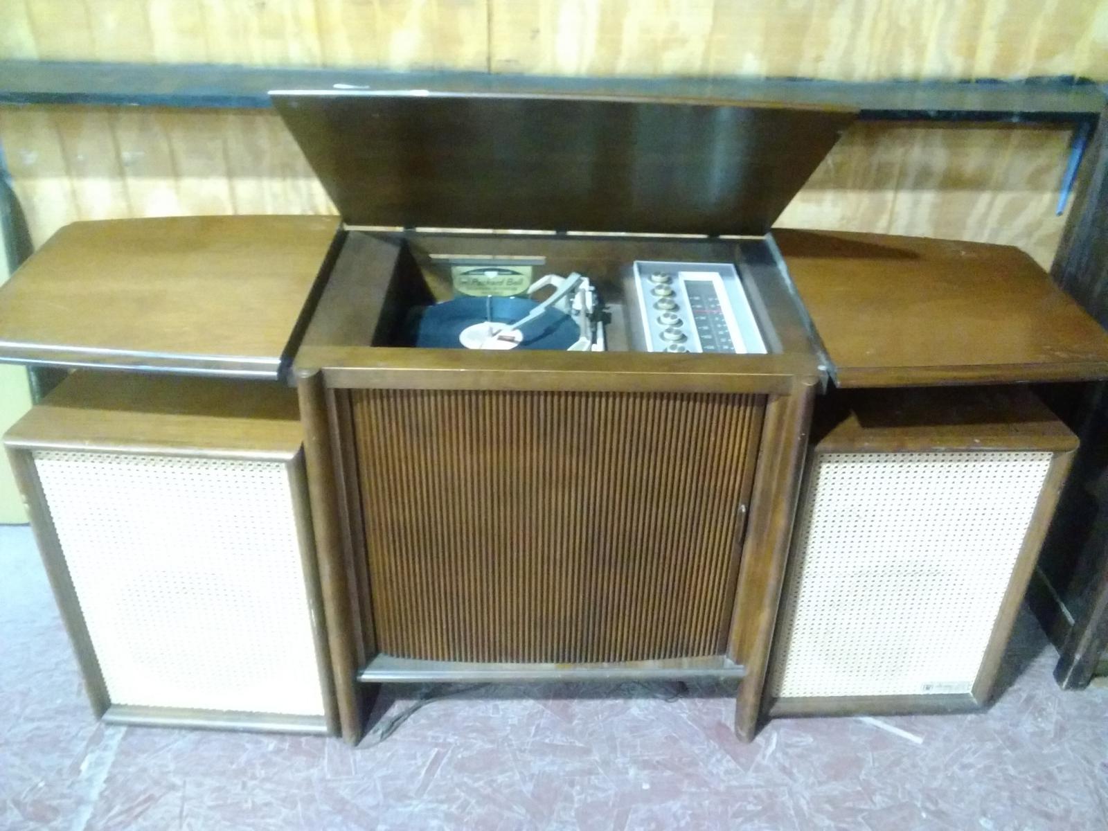 Vintage Packard Bell FM Stereo Multiplex in Mahogany Cabinet with Matching Speakers