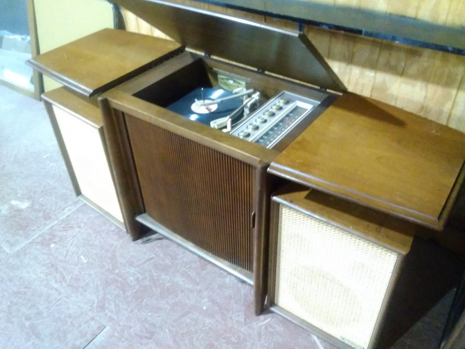 Vintage Packard Bell FM Stereo Multiplex in Mahogany Cabinet with Matching Speakers