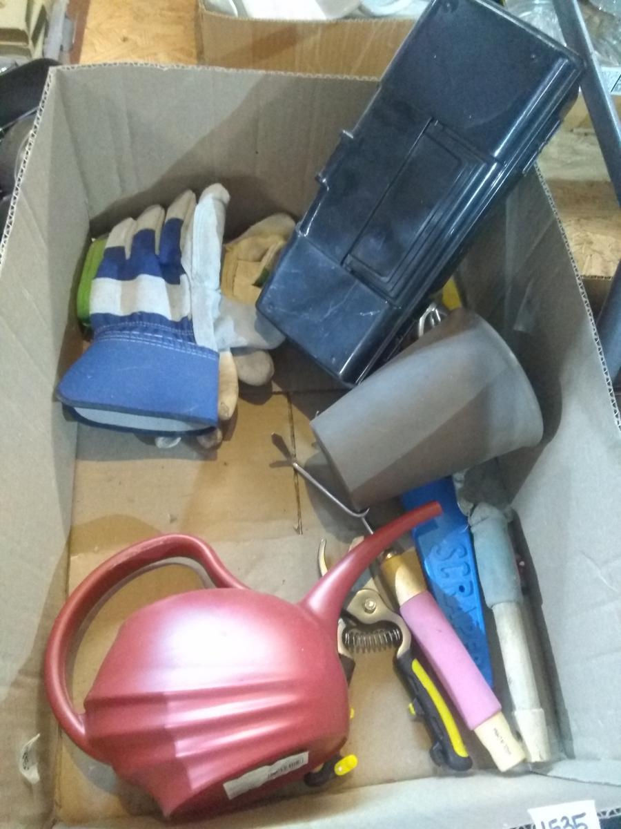 BL-Garden Items-Tools, Miracle Gro, Planter, Waterer