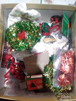 BL-Assorted Christmas Decor Items, Garland, Hooks