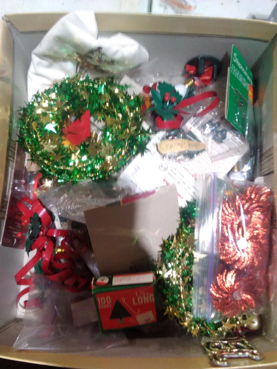 BL-Assorted Christmas Decor Items, Garland, Hooks