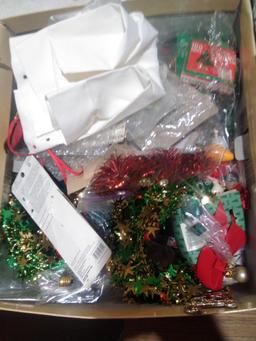 BL-Assorted Christmas Decor Items, Garland, Hooks