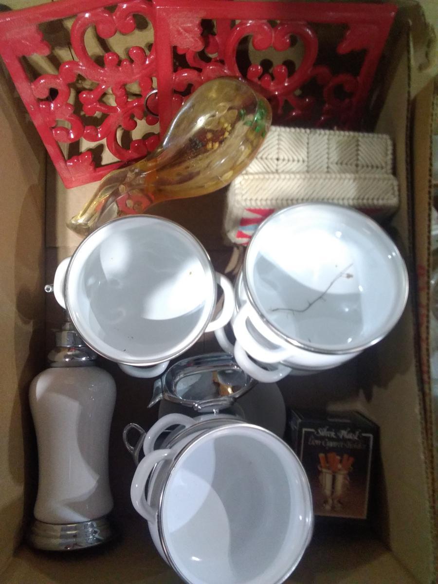 BL-Small Metal Double Handle Soup Bowls, Trivets, Soap Dispenser