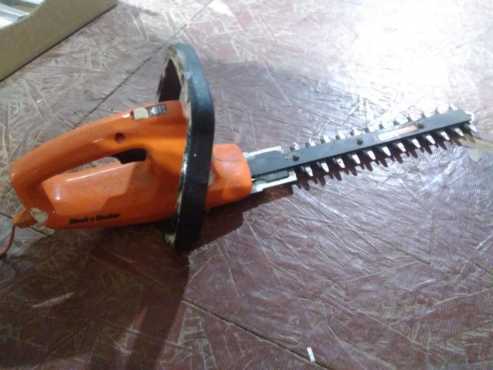 BL-Black and Decker Trimmer and Extension Cord