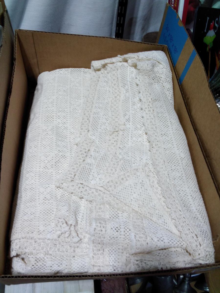 BL-Tara Tabletop Fashions Oblong Tablecloth