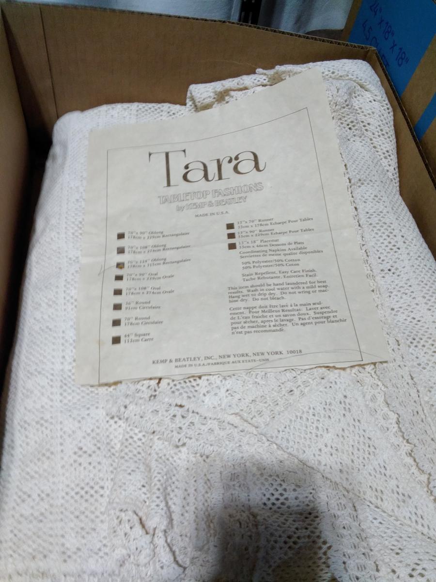 BL-Tara Tabletop Fashions Oblong Tablecloth