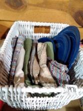 BL-Basket with Linen Napkins and Placemats, Blue Camping Style Plates