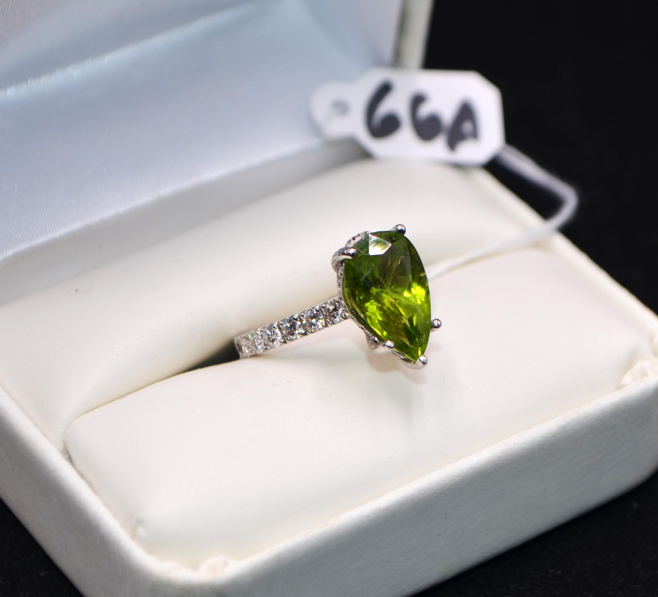 LADIES 3.39 CTTW DIAMOND & PERIDOT 14K GOLD RING