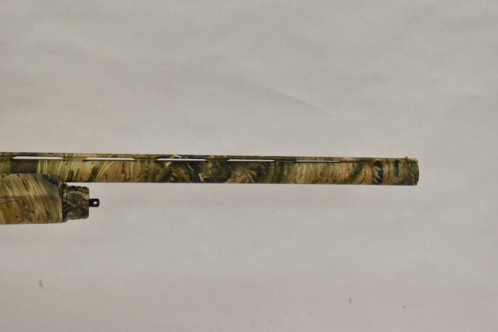 Gun. Weatherby SA-08  3 inch 12ga Shotgun