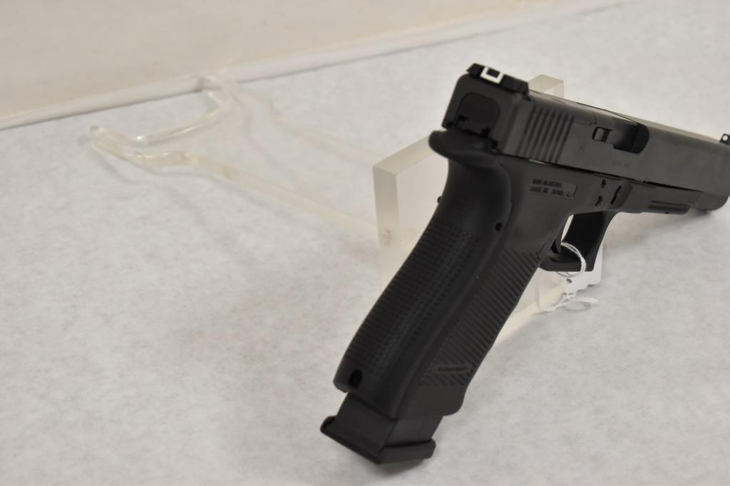 Gun. Glock 40 Gen 4 10mm Auto Pistol