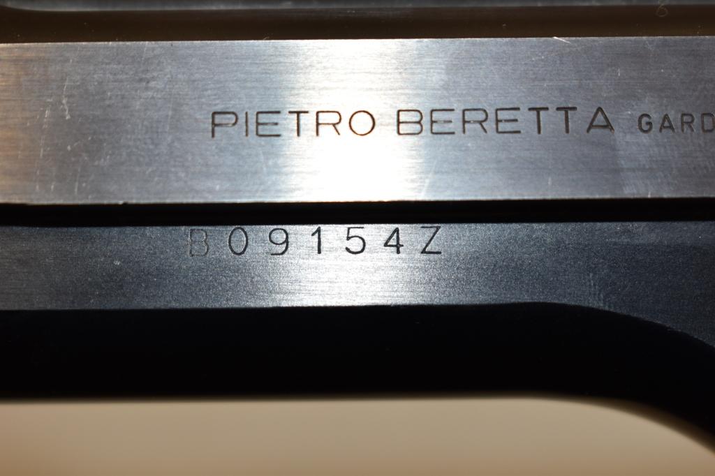 Gun. Beretta 92 9mm Pistol