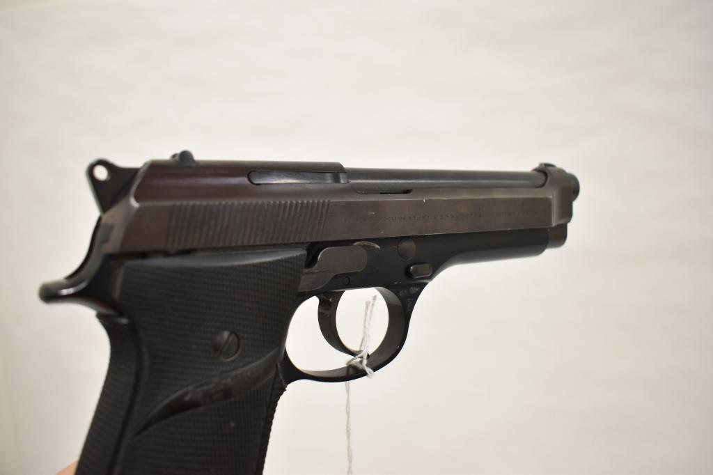 Gun. Beretta 92 9mm Pistol