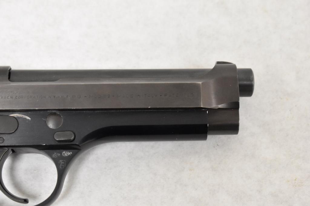 Gun. Beretta 92 9mm Pistol