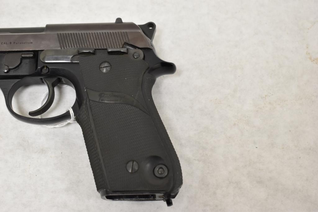 Gun. Beretta 92 9mm Pistol