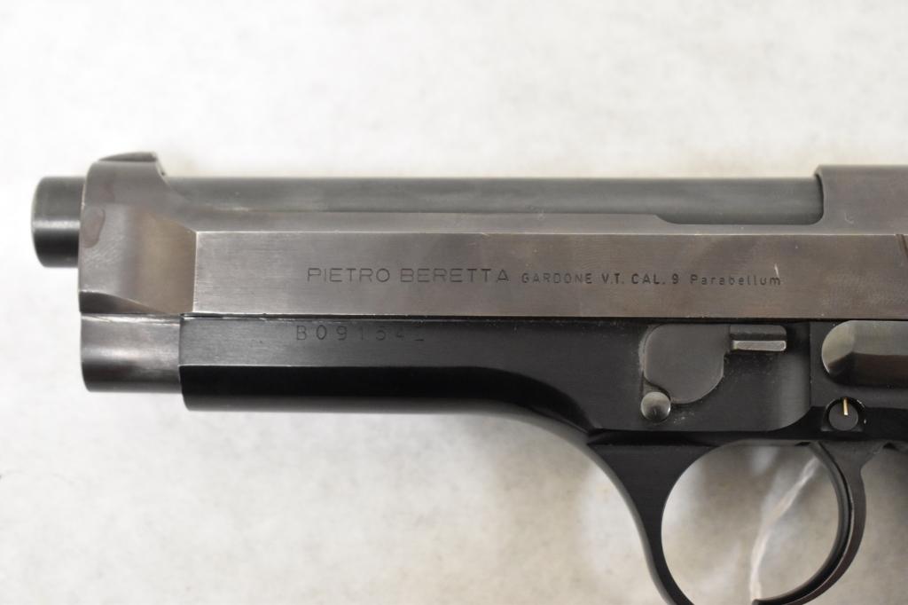 Gun. Beretta 92 9mm Pistol