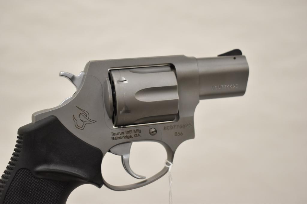 Gun. Taurus 856 .38SPL Revolver