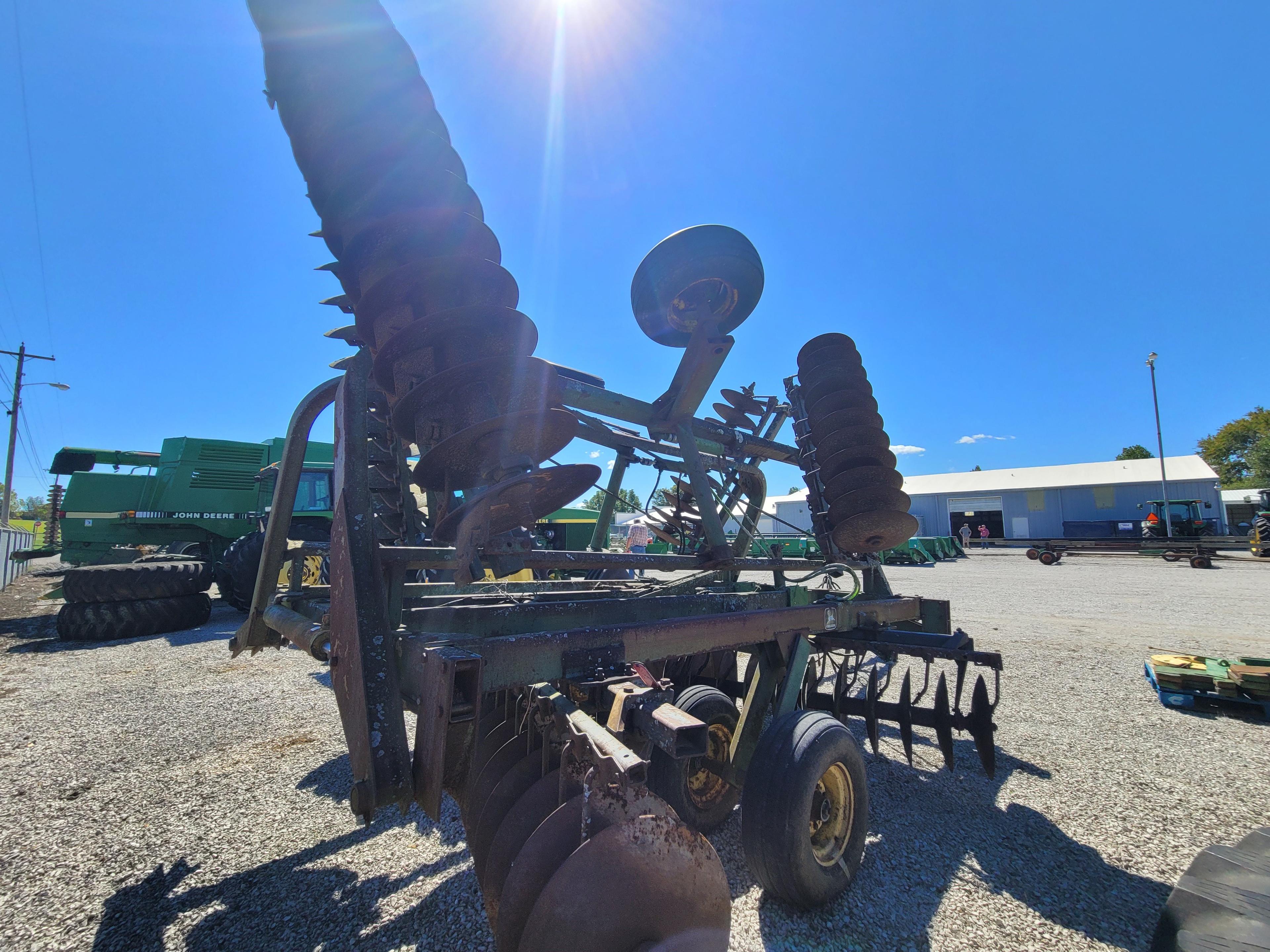 JOHN DEERE 235 24' DISC