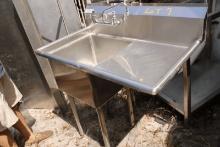 Yukon 1 Compartment Sink with Right Hand Drain Board