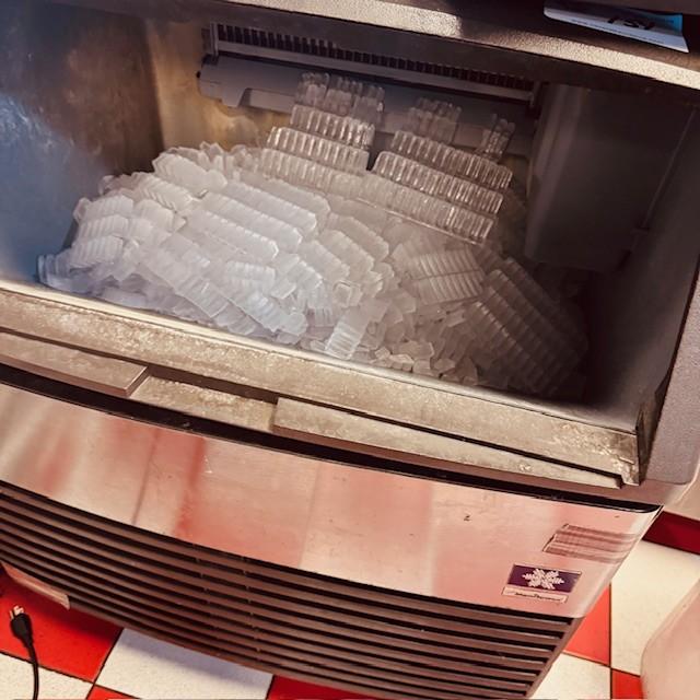 Manitowac 250lbs Ice Maker