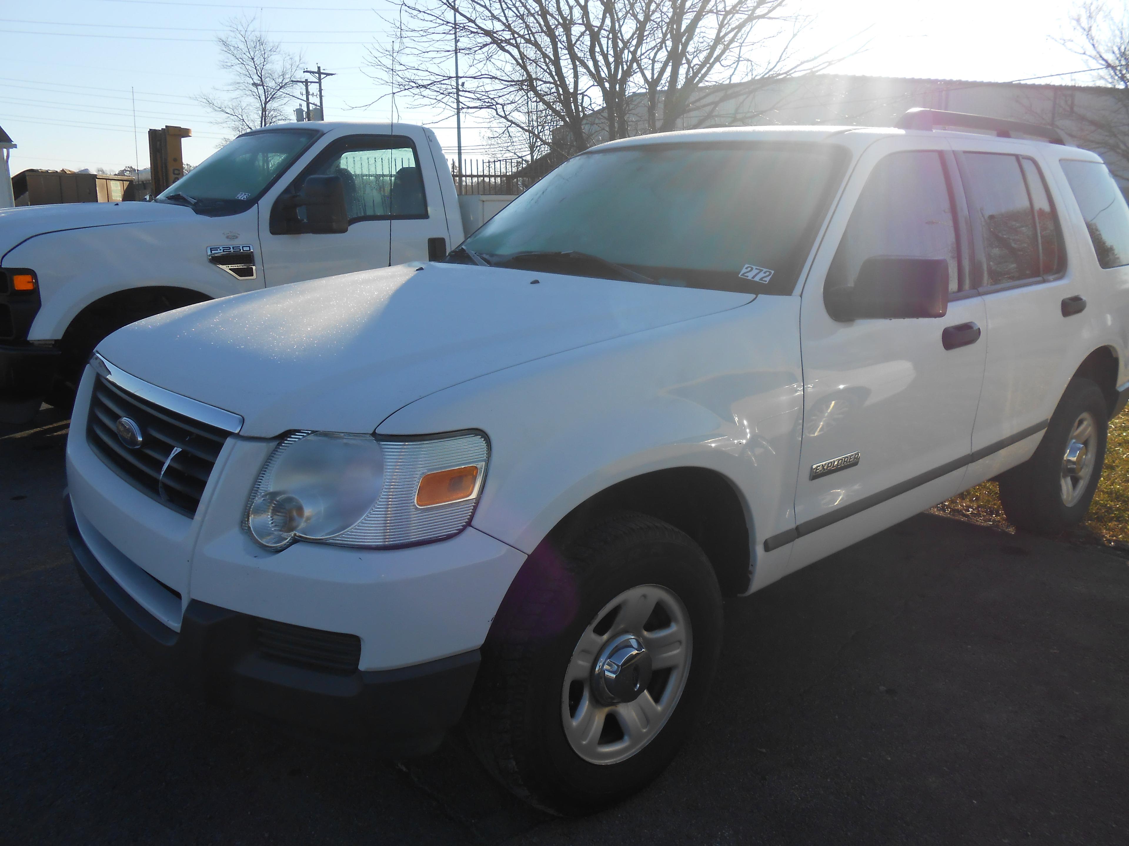 2006 FORD EXPLORER 4 DOOR,4WD,POWER WINDOW AND DOOR LOCKS,ADVANCE TRAC RSC,